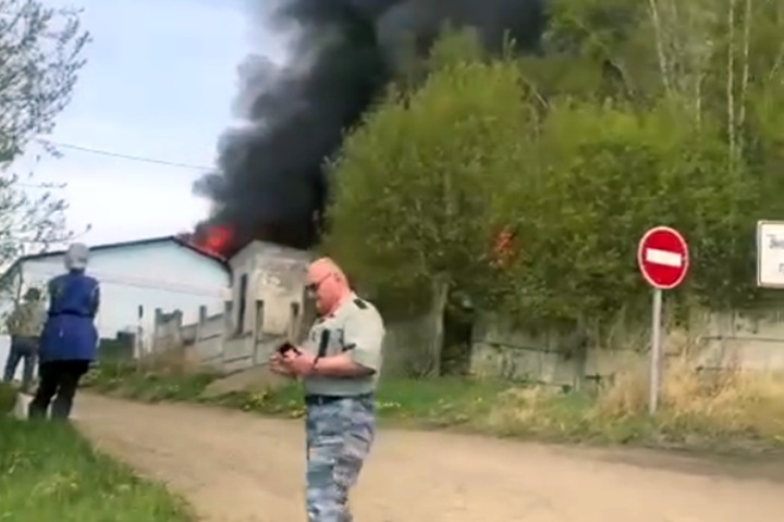 Цех по розливу воды загорелся на Байкале