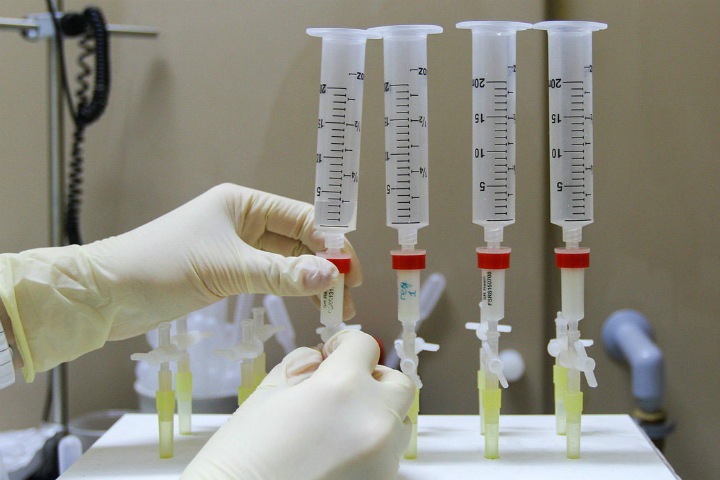 Российские ученые добавили наноалмазы в антисептик. Это поможет доставлять препарат в клетки Российские ученые добавили наноалмазы в антисептик. Это поможет доставлять препарат в клетки