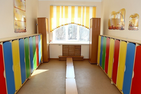 Шкаф упал на двухлетнюю девочку в детском саду в Новосибирской области Шкаф упал на двухлетнюю девочку в детском саду в Новосибирской области