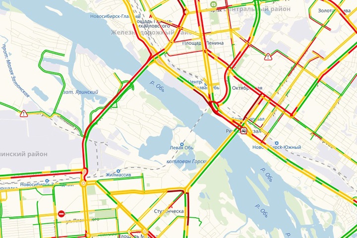 Девятибалльные пробки сковали Новосибирск после снегопада Девятибалльные пробки сковали Новосибирск после снегопада