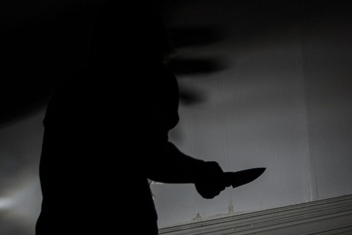 Школьника ударили ножом в грудь и живот на детской площадке в Красноярске