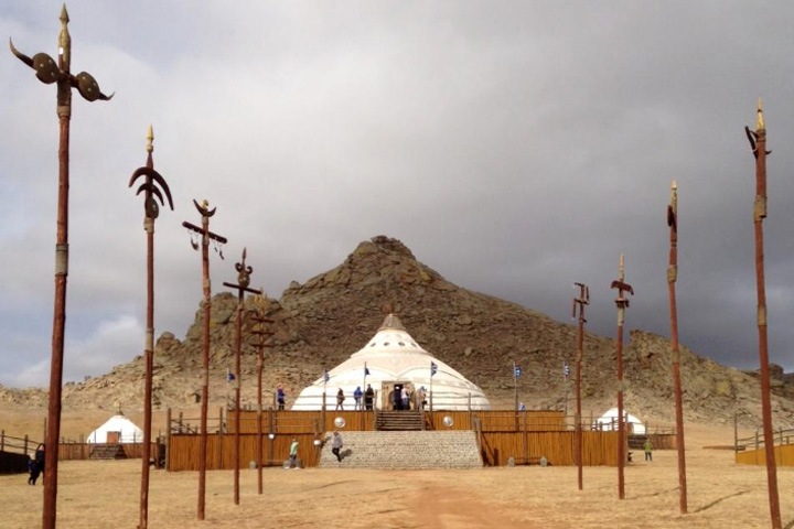 Монгольскую империю образца 13 века «перенесли» в современность 