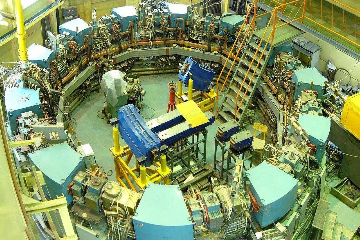 Новосибирские физики сделают ускоритель для синхротрона Новосибирские физики сделают ускоритель для синхротрона