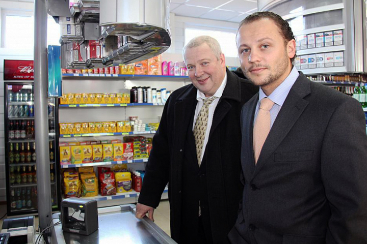 Сын совладельца «СДС» решил вернуться в Госдуму с пресс-секретарем Тулеева