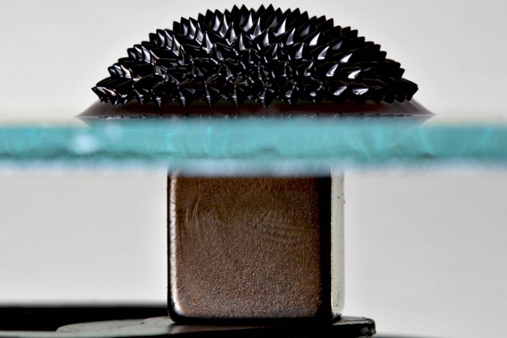 Теория «коллективного поведения» наночастиц поможет лечить рак Теория «коллективного поведения» наночастиц поможет лечить рак