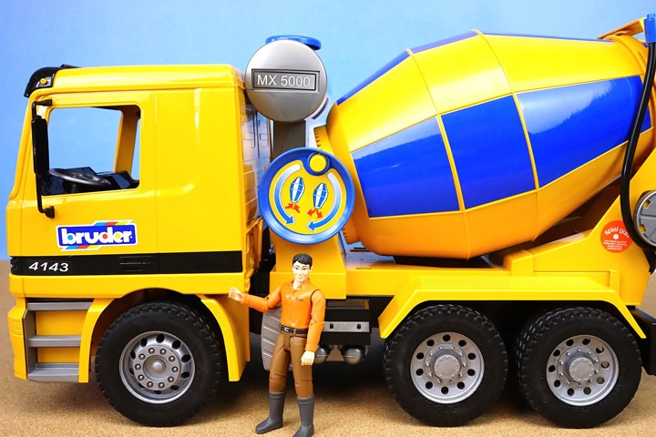 Омский рабочий попал в бетономешалку и погиб Омский рабочий попал в бетономешалку и погиб