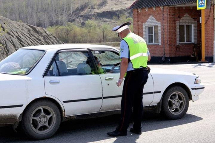 Сотрудник ГИБДД на Алтае скрыл вину коллеги в ДТП и оформил протокол на невиновного