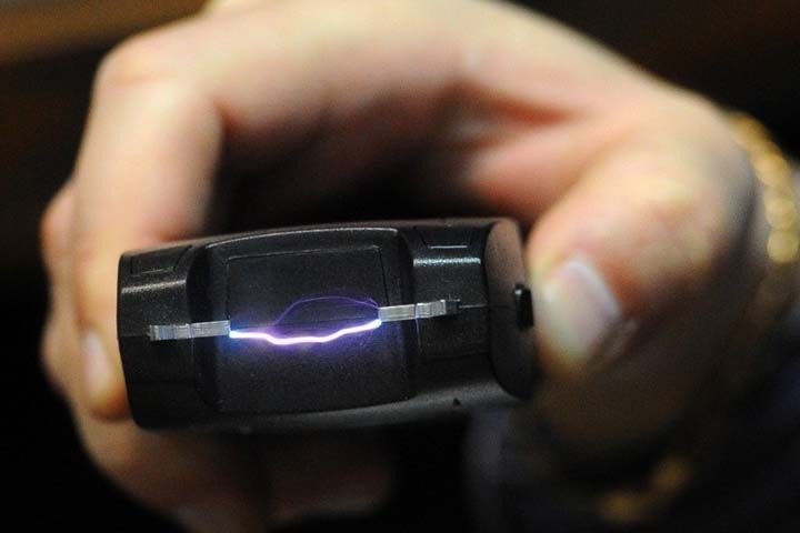 Забайкальский полицейский получил условный срок за пытки электрошокером Забайкальский полицейский получил условный срок за пытки электрошокером