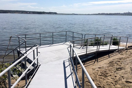 Первый пляж для маломобильных людей открывается в Новосибирске Первый пляж для маломобильных людей открывается в Новосибирске