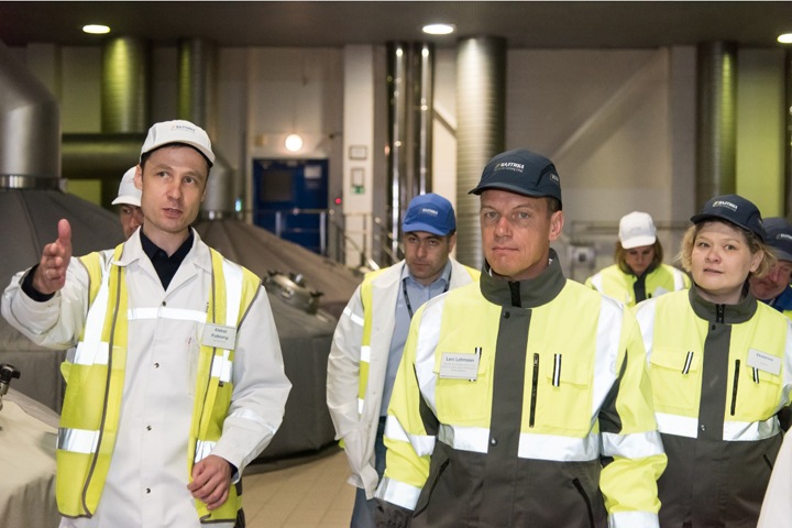 Новый президент «Балтики» Ларс Леманн с познакомился с заводом и пивной розницей Новосибирска