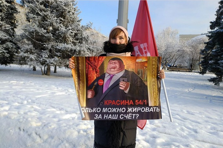 Участница новосибирских пикетов за Хабаровск попала под дело о нападении на полицейского Участница новосибирских пикетов за Хабаровск попала под дело о нападении на полицейского