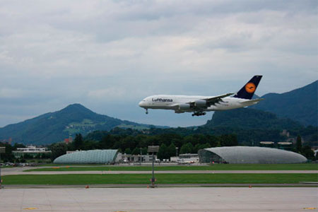 «Ведомости»: В ответ на санкции Россия может закрыть небо над Сибирью для самолётов Евросоюза