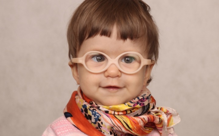 Маленькой девочке из Новосибирска нужно дорогое лечение в Москве Маленькой девочке из Новосибирска нужно дорогое лечение в Москве