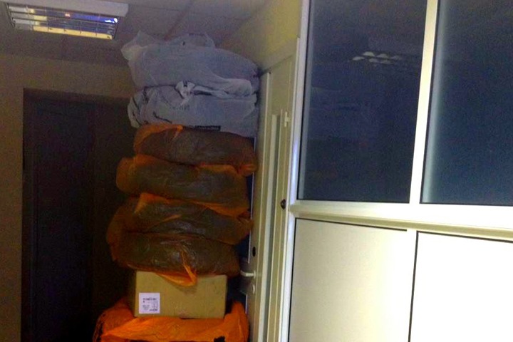 Редакцию кольцовского СМИ заблокировали покрышками