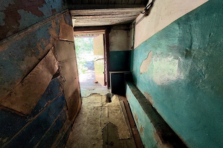 Жительницу Барнаула и ее сына с инвалидностью выгоняют из аварийной квартиры со «смешной» компенсацией