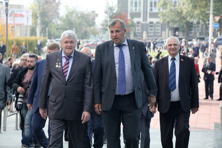 Бухтияров, разработчик нанотрубок OCSiAl и сибирский сенатор стали академиками РАН