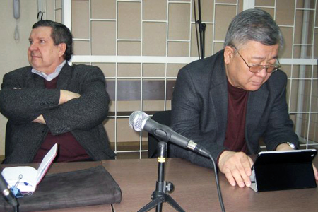 Осужденный депутат Николай Хван уезжает из Новосибирска Осужденный депутат Николай Хван уезжает из Новосибирска