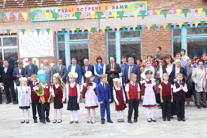 Первый сельский зал самбо открыл Андрей Шимкив в День знаний