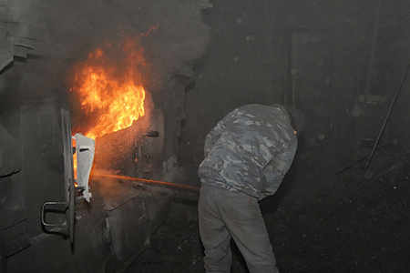 Кочегар из Алтайского края убил знакомого лопатой и сжег в печи 