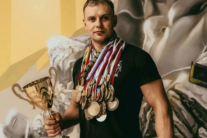 Чемпион мира по борьбе покончил с собой в Чите после общения со следствием Чемпион мира по борьбе покончил с собой в Чите после общения со следствием