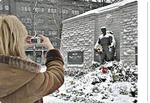 Солдат стоит, выбор идет | Фото: Виктор Вестеринен