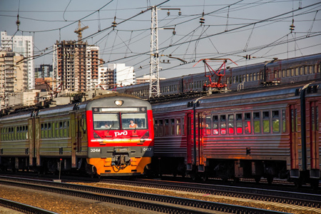 «Экспресс-пригород» изменит расписание 137 электричек из-за перевода часов 