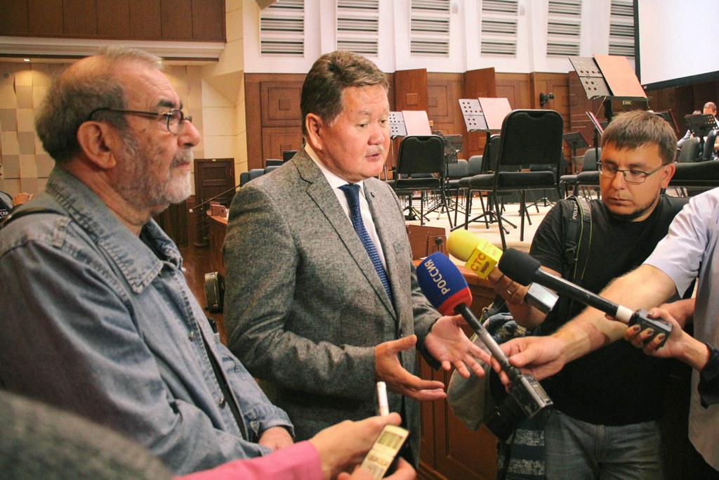 Новосибирской филармонии представили нового директора: стенограмма встречи с коллективом