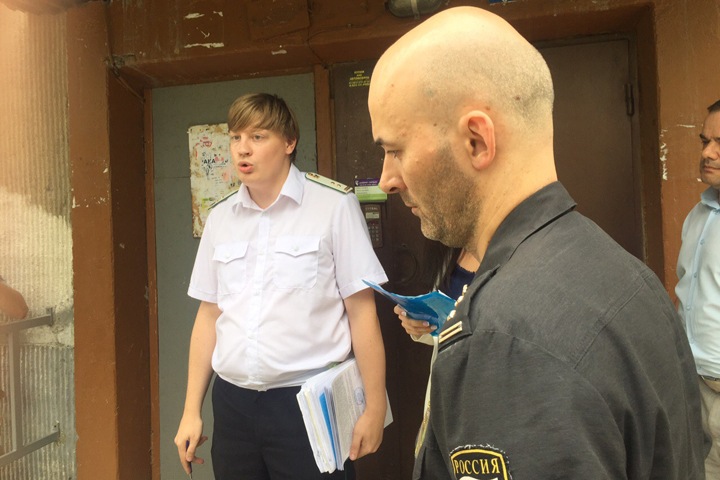 Приставы начали выселять новосибирцев из квартир Минобороны Приставы начали выселять новосибирцев из квартир Минобороны