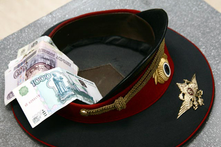 Новосибирский полицейский задержан за взятку во время празднования 1 мая Новосибирский полицейский задержан за взятку во время празднования 1 мая