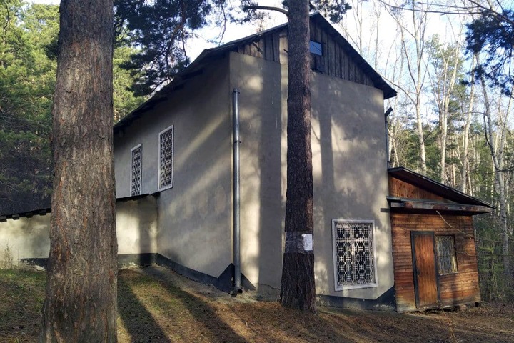 Как купить чужую землю по 1000 рублей за сотку: связанных с вице-спикером горсовета Новосибирска людей обвинили в захвате дома Как купить чужую землю по 1000 рублей за сотку: связанных с вице-спикером горсовета Новосибирска людей обвинили в захвате дома