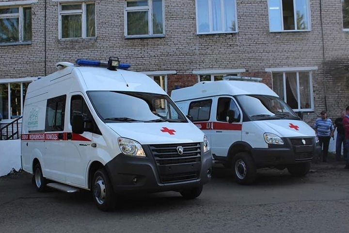 Омские медики привезли больных с COVID-19 к минздраву из-за нехватки мест в больницах Омские медики привезли больных с COVID-19 к минздраву из-за нехватки мест в больницах