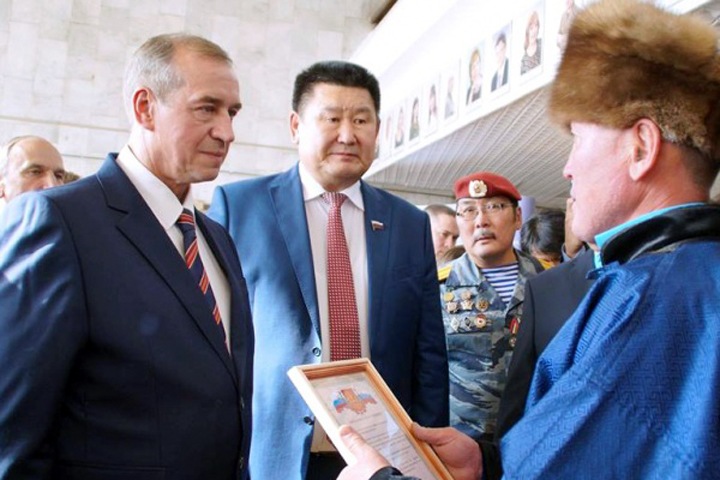 Сибирская оппозиция в Госдуме: Левченко, Мархаев и жена Платошкина Сибирская оппозиция в Госдуме: Левченко, Мархаев и жена Платошкина