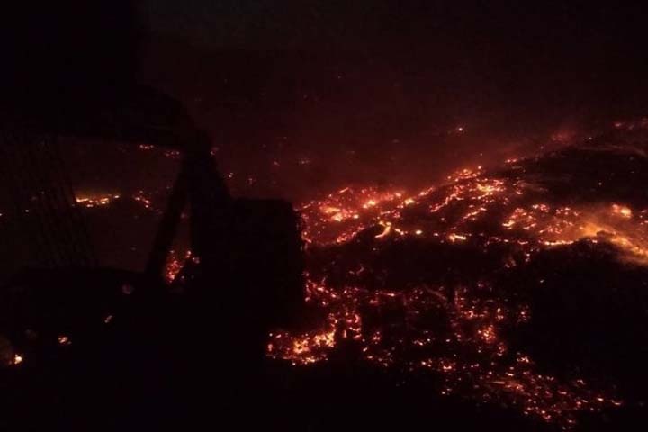 Разрез СУЭКа продолжает гореть в Забайкалье. Пожар связывают со степными палами Разрез СУЭКа продолжает гореть в Забайкалье. Пожар связывают со степными палами