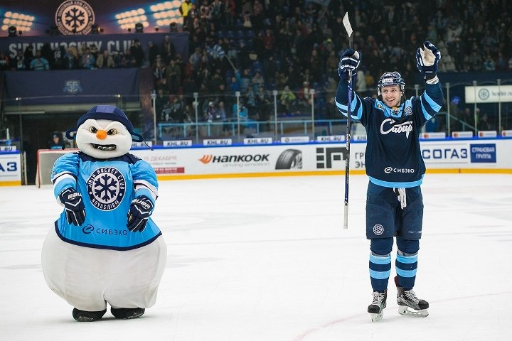 ХК «Сибирь» станцевал в поддержку ульяновских курсантов ХК «Сибирь» станцевал в поддержку ульяновских курсантов