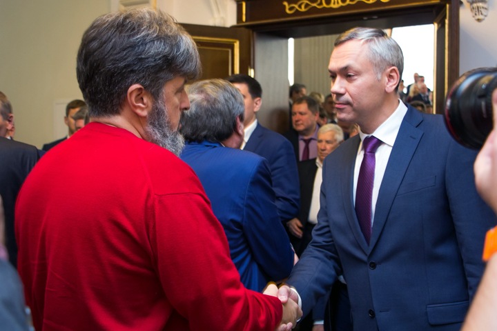 Травников призвал депутатов «взвешеннее» критиковать инвестпроекты Травников призвал депутатов «взвешеннее» критиковать инвестпроекты