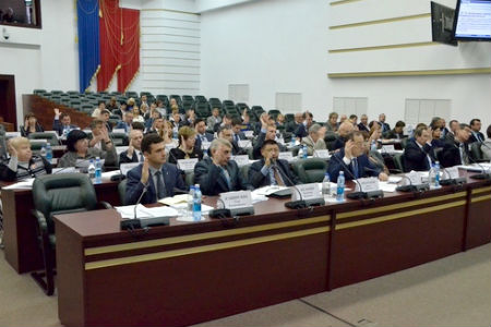 Кузбасские депутаты запретили усыновление детей всеми иностранцами 