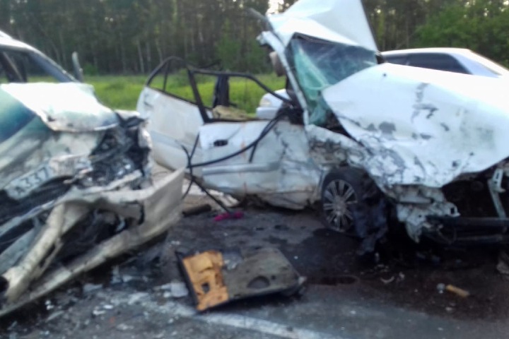 Двое погибли, пять пострадали в крупном ДТП под Искитимом Двое погибли, пять пострадали в крупном ДТП под Искитимом