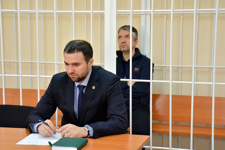 Бывший замглавы Росрезерва по Сибири получил 13 лет колонии и штраф 100 млн рублей Бывший замглавы Росрезерва по Сибири получил 13 лет колонии и штраф 100 млн рублей