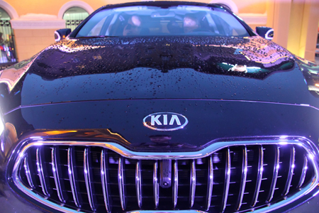 Флагман модельного ряда KIA Quoris представили в Новосибирске Флагман модельного ряда KIA Quoris представили в Новосибирске