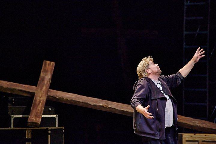 Сторонники «Тангейзера» готовы вывести 2500 человек против «религиозных радикалов» Сторонники «Тангейзера» готовы вывести 2500 человек против «религиозных радикалов»