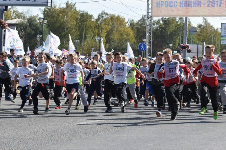 13 городов и районов Новосибирской области пробежали в «Кроссе нации-2017»