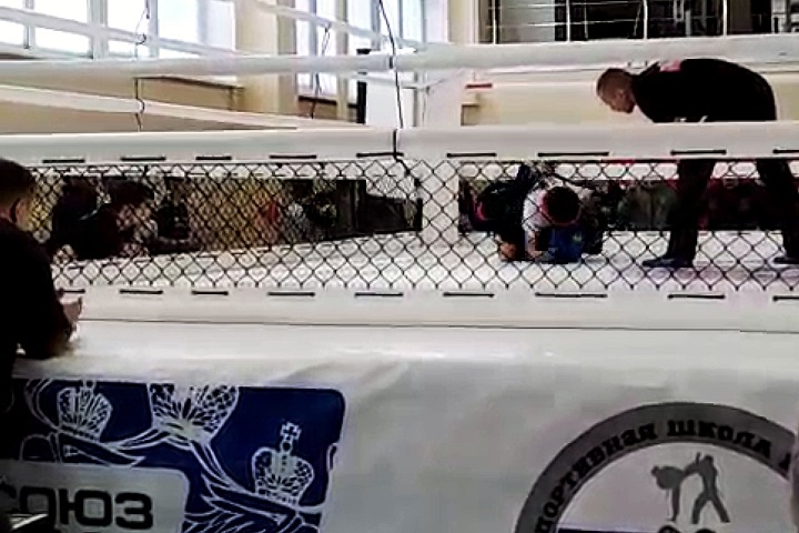 «В мясо»: новосибирец обвинил судью ММА в травмах сына «В мясо»: новосибирец обвинил судью ММА в травмах сына