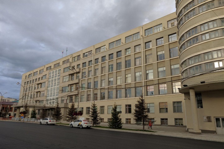 Новосибирским чиновникам протрут окна за 1,3 млн рублей