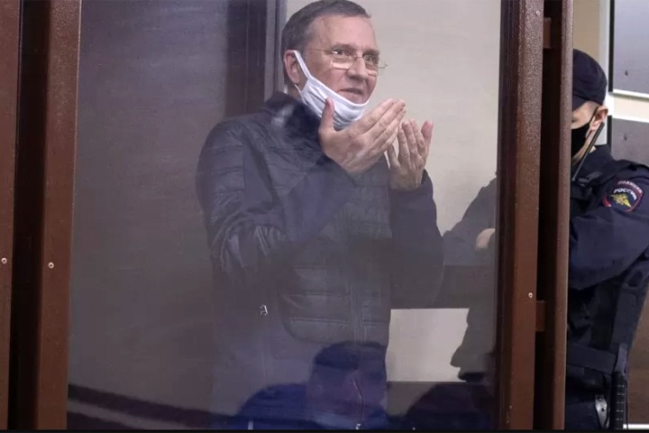 Бывший вице-мэр Барнаула отправится в колонию на девять лет за взятку в 15 млн рублей и турпоездку