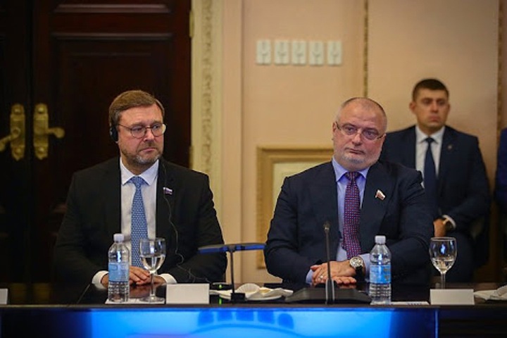 Красноярский сенатор предложил доработать законопроект о недопуске на выборы тех, кто финансово поддерживал Навального Красноярский сенатор предложил доработать законопроект о недопуске на выборы тех, кто финансово поддерживал Навального