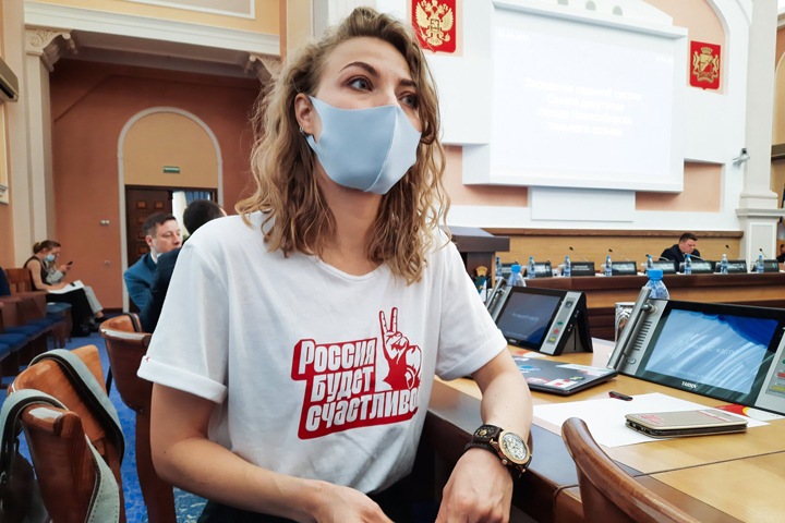 Обыски начались у семьи депутата горсовета Новосибирска Хельги Пироговой Обыски начались у семьи депутата горсовета Новосибирска Хельги Пироговой