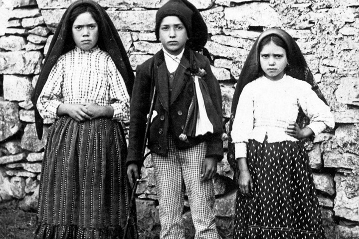 Два Великих Октября Два Великих Октября