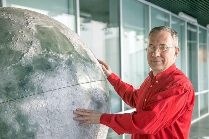 Ученые РАН потребовали освободить директора новосибирского планетария