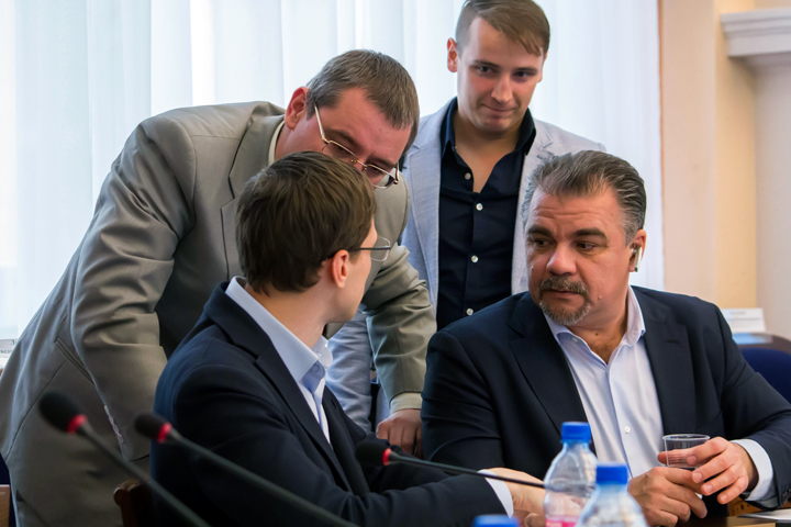 «Белой акации цветы эмиграции уже прошли»: новосибирские депутаты готовятся переименовать горсовет в думу