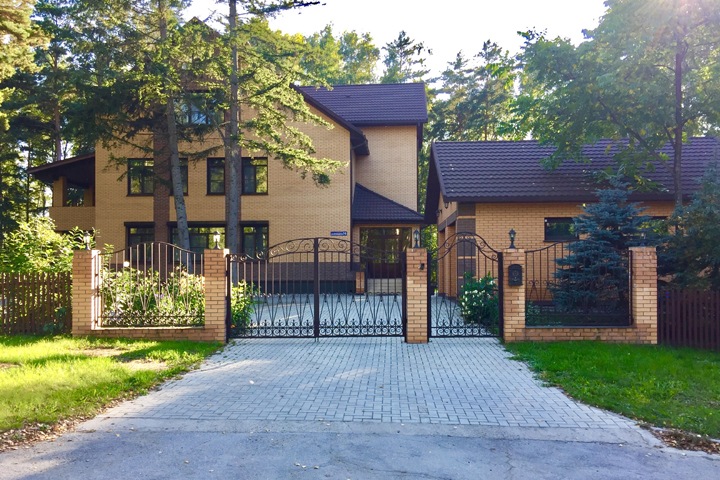 Коттедж экс-председателя СО РАН Асеева: дела важнее слов